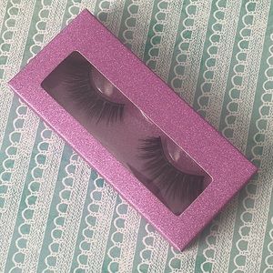 💗10 for $15 Add to Bundle! Holly Lashes